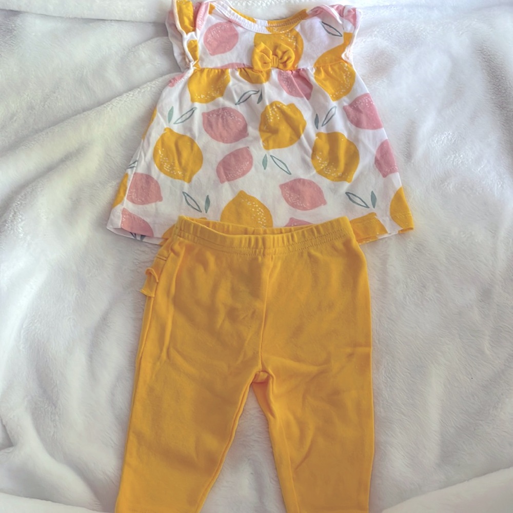 Used once lemon outfit. Brand: child of mine Size: 0-3 months